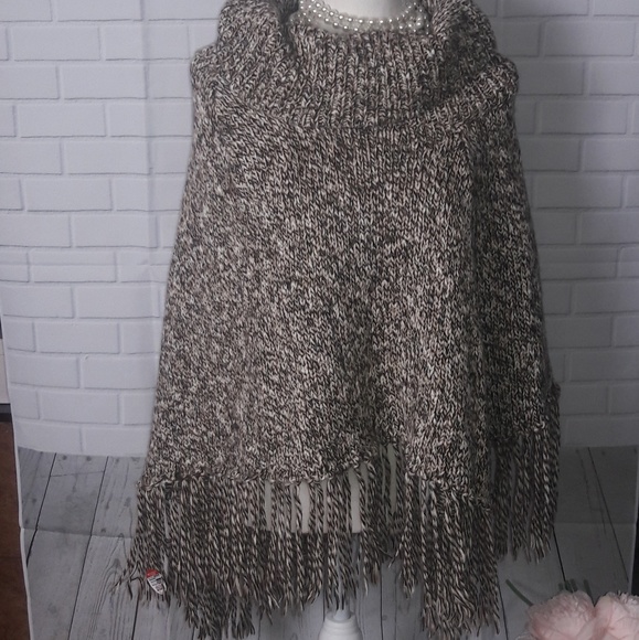 Andrea Jovine Jackets & Blazers - 💙Andrea Jovine Workshop chunky Poncbo